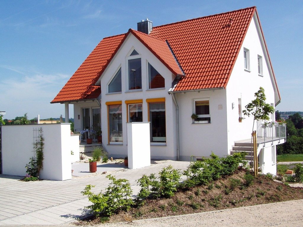 white house red roof